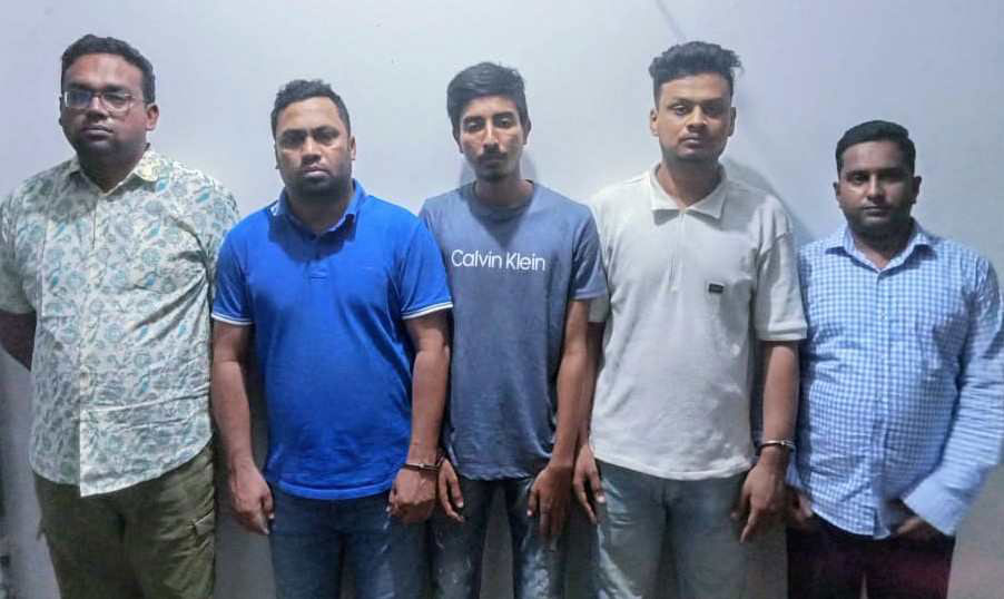 মানিকগঞ্জে চিত্রশিল্পীর বাড়িতে অগ্নিসংযোগের ঘটনায় গ্রেপ্তার আরও ৫