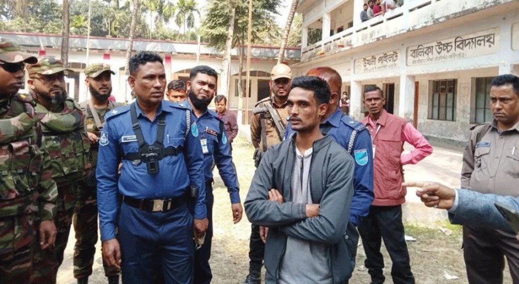 জাল ভোট দেওয়ার চেষ্টাকালে যুবক আটক