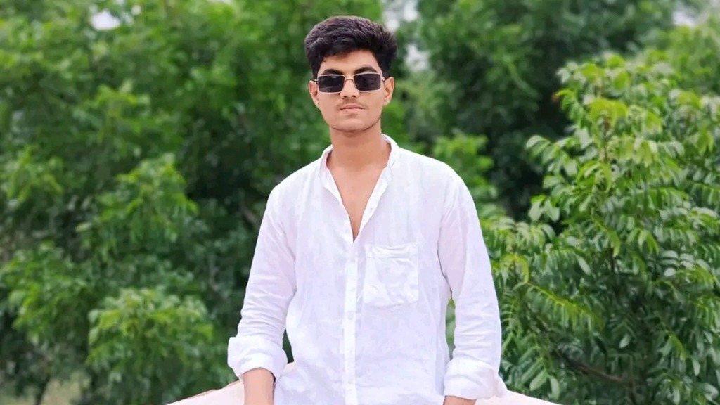 বিদ্যুতের খুঁটির সঙ্গে মোটরসাইকেলের ধাক্কা, ছিটকে পড়ে চালকের মৃত্যু