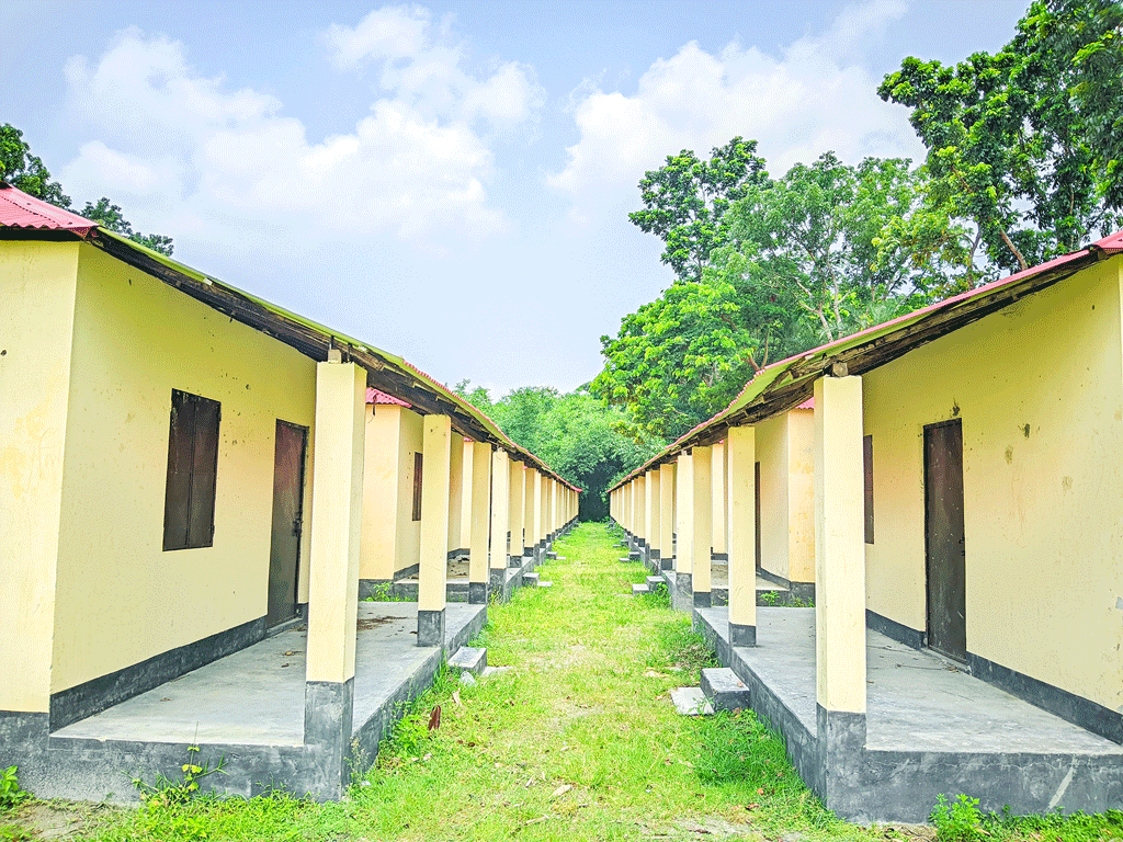 আশ্রয়ণের ৫৩ ঘর খালি