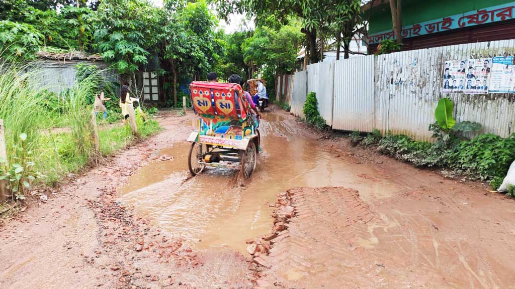 সিরাজদিখানে সাড়ে ৬ কিলোমিটার সড়ক চলাচলের অযোগ্য