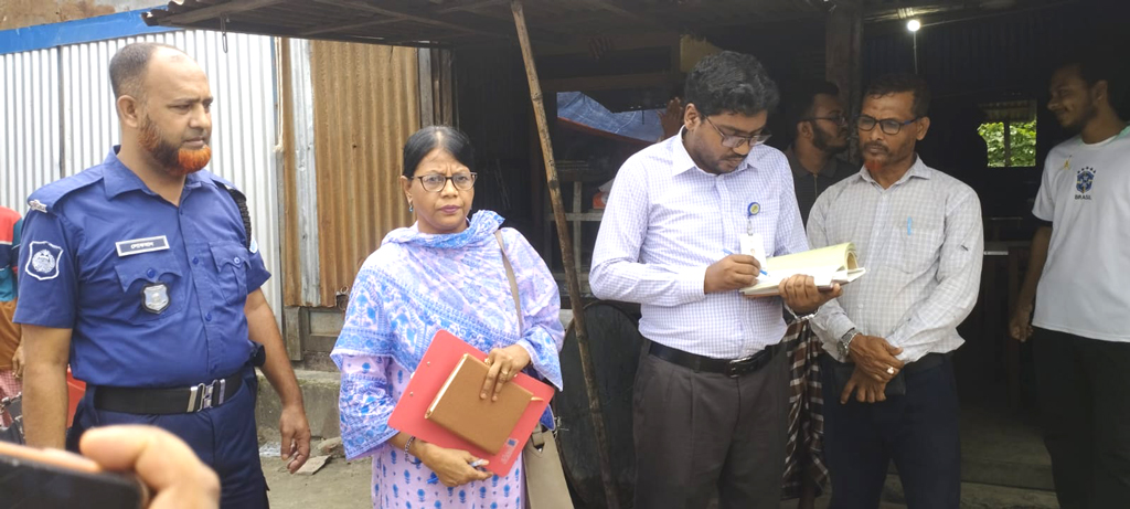 গজারিয়ায় ওজনে কম ও দইয়ের পাত্রে মেয়াদ উল্লেখ না থাকায় জরিমানা