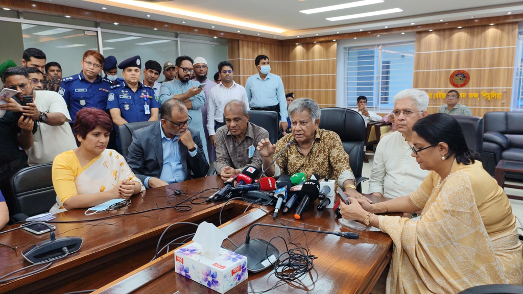শিমুলিয়া ঘাটে কনটেইনার পোর্ট করতে পাঁচ উপদেষ্টা মুন্সিগঞ্জে