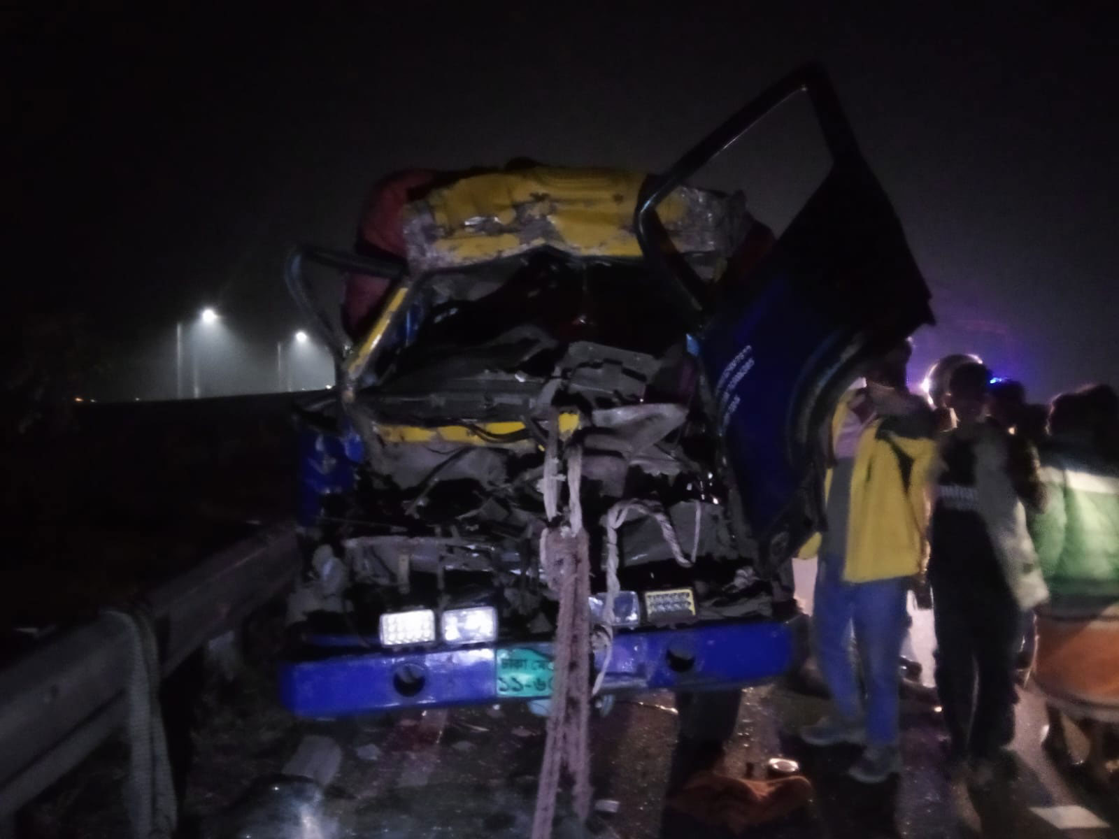 ঢাকা-মাওয়া এক্সপ্রেসওয়েতে গাড়ির ধাক্কায় পিকআপের চালক ও সহকারী নিহত