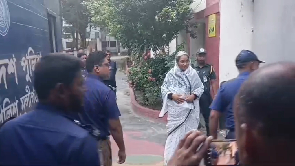 স্বামীকে শেষ বিদায় জানাতে প্যারোলে মুক্তি দীপু মনির