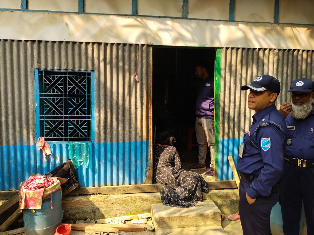 সিরাজদিখানে মা-মেয়েকে কুপিয়ে হত্যা