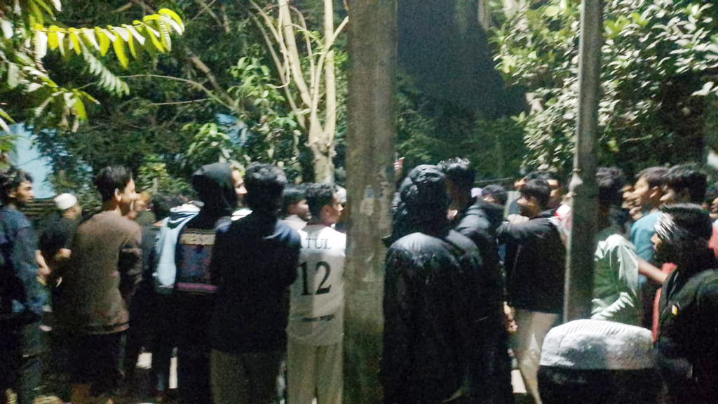 ধর্মীয় অনুভূতিতে আঘাতের অভিযোগে বাবা-ছেলে আটক