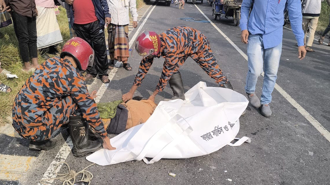 মুন্সিগঞ্জে অটোরিকশার সঙ্গে মাইক্রোবাসের সংঘর্ষে নারী নিহত, আহত ৩
