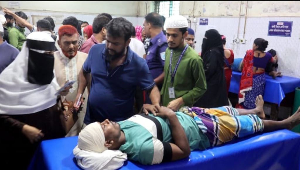 মুন্সিগঞ্জে জমি নিয়ে দুই পক্ষের সংঘর্ষ, ককটেল বিস্ফোরণ, আহত ১২