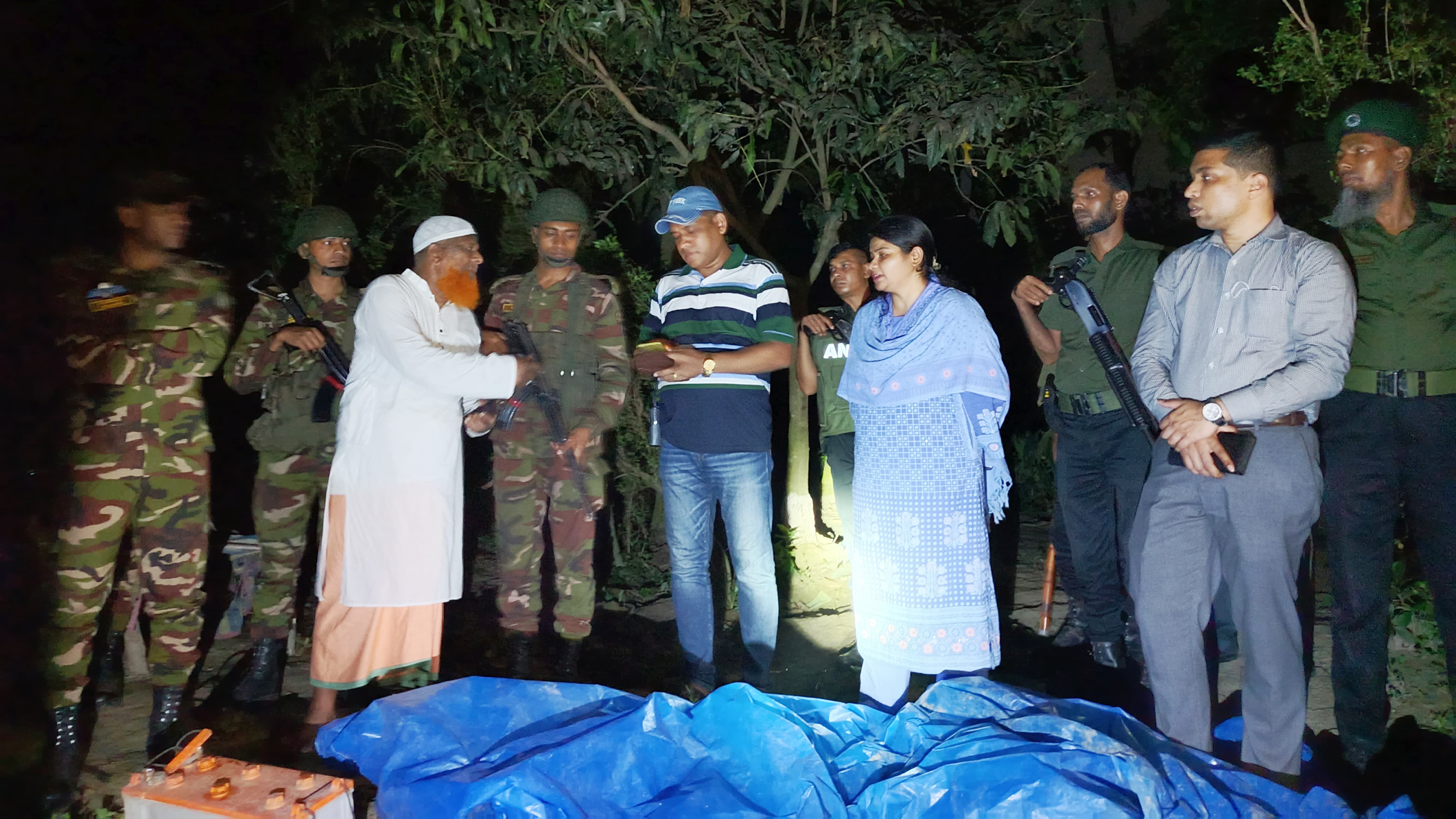 অবৈধভাবে ফসলি জমির মাটি কাটায় ভারপ্রাপ্ত চেয়ারম্যান আটক, ট্রাক জব্দ