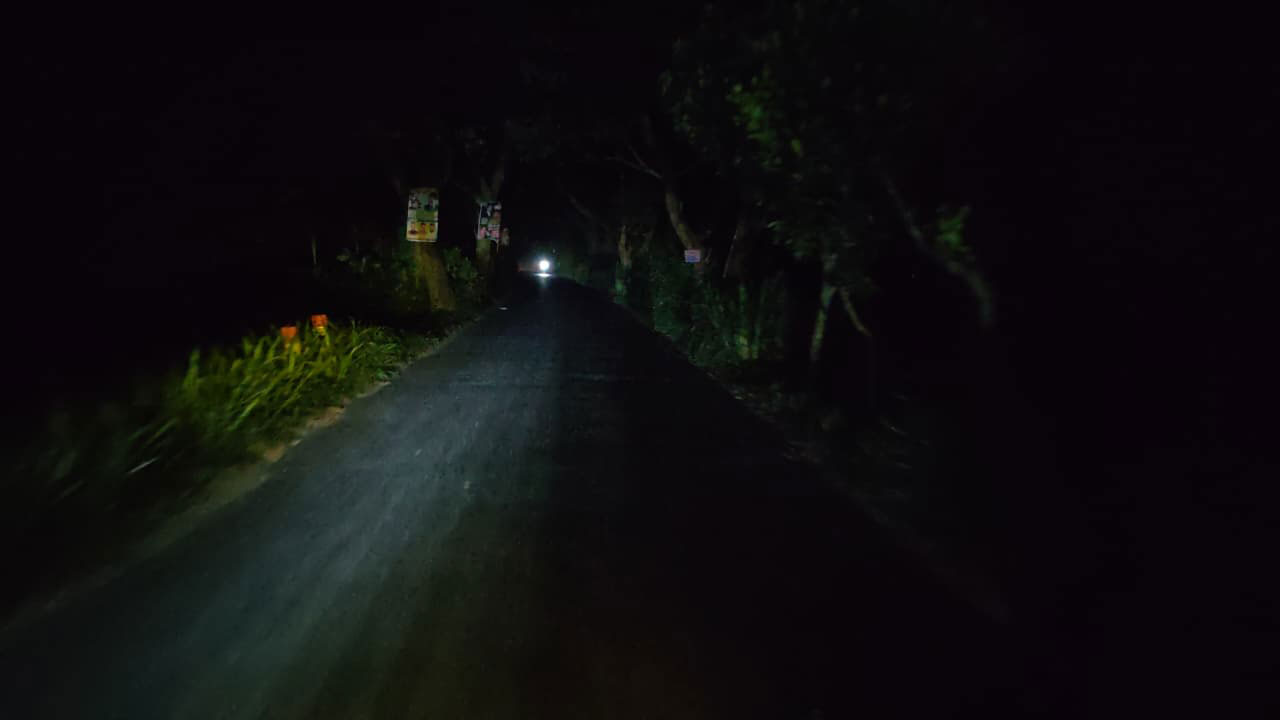 সিরাজদিখান-নিমতলা সড়কে সড়কবাতি স্থাপনের দাবি
