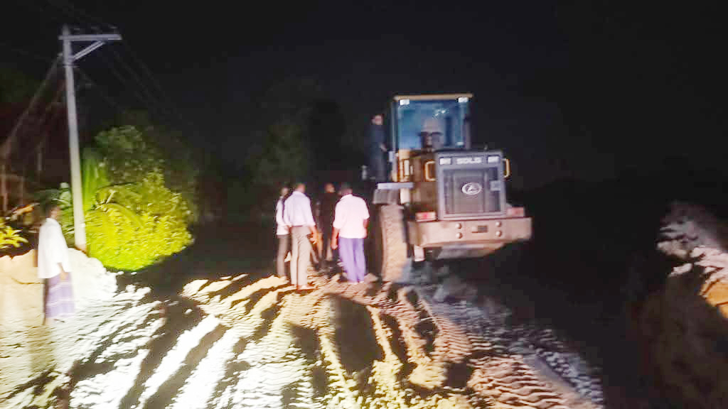 শ্রীনগরে অবৈধভাবে মাটি ভরাটের অপরাধে একজনের কারাদণ্ড, একজনকে জরিমানা