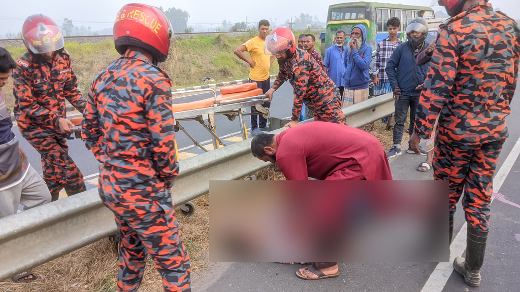 এক্সপ্রেসওয়েতে মোটরসাইকেল নিয়ন্ত্রণ হারিয়ে তরুণ নিহত, আহত ১