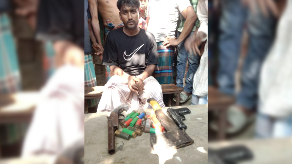 গজারিয়ায় জনতার হাতে এক ডাকাত সদস্য আটক, অস্ত্র-গুলি উদ্ধার