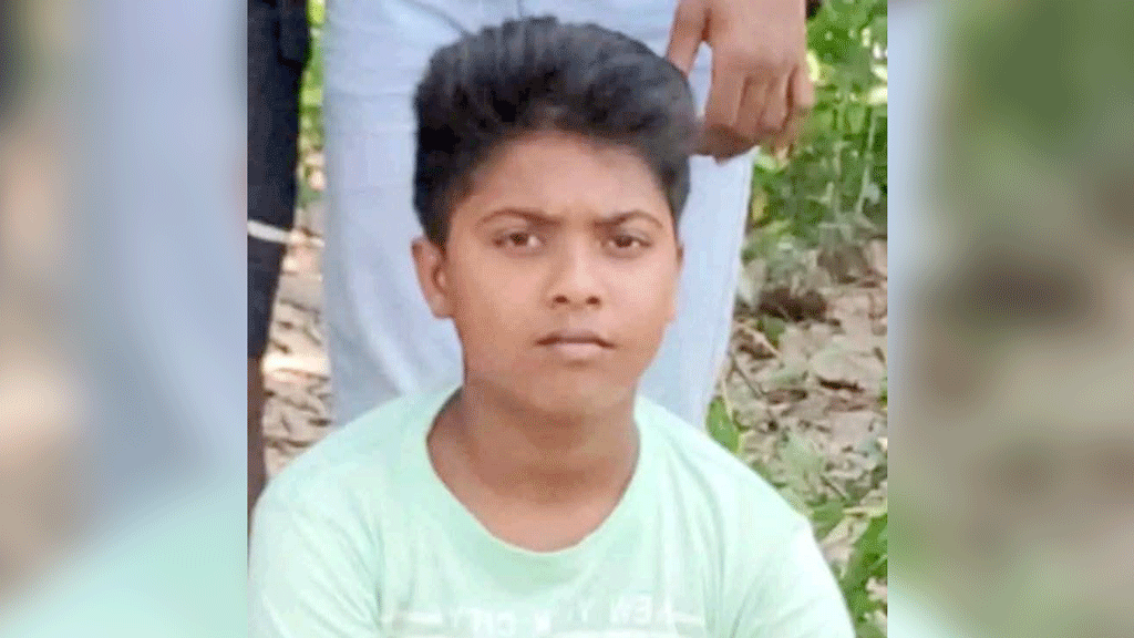 সিরাজদিখানে নৌকাবাইচ দেখতে গিয়ে ট্রলারের নিচে পড়ে শিশুর মৃত্যু