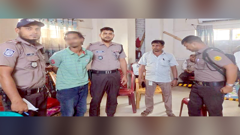 মোবাইল ছিনতাই করে পালানোর চেষ্টা, ধাওয়া দিয়ে ধরল পুলিশ