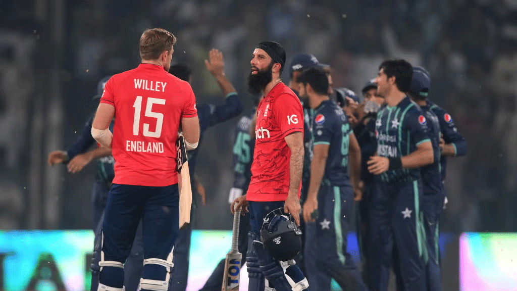 ক্যারিয়ার ঝুঁকির মুখে রেখেও পাকিস্তানের পাশে দাঁড়ানোর ঘোষণা মঈনের