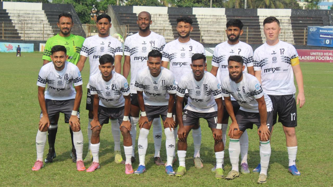 পানিতে ভাসা কুমিল্লার মাঠে মোহামেডানের জয়