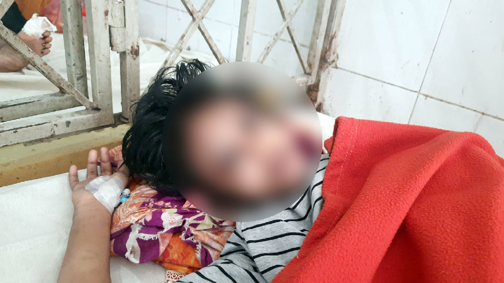 মসলা বাটার নোড়া দিয়ে হাত-পা-পিঠে আঘাত করত: আদালতে সেই গৃহকর্মীর জবানবন্দি