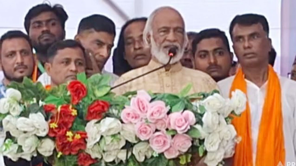 সাংস্কৃতিক অনুষ্ঠান ও আলোচনা সভায় বক্তব্য দেন মঈন খান। ছবি: আজকের পত্রিকা