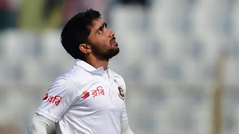 ৮২ টেস্ট খেলা মুমিনুলের এমন কাণ্ডজ্ঞানহীন ব্যাটিং