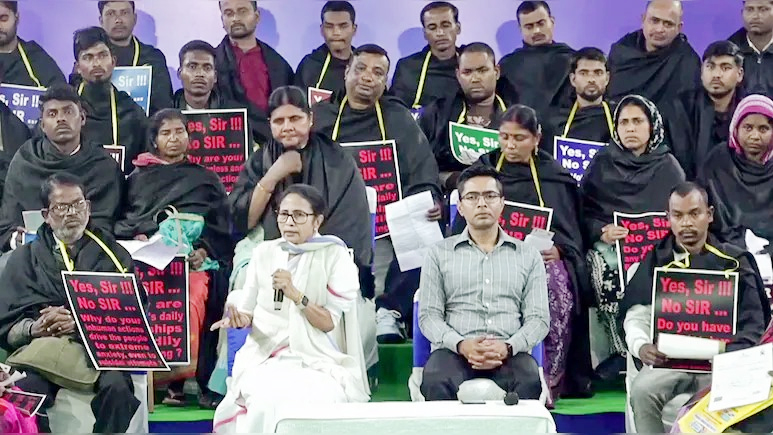 বাংলাদেশকে দেখে শিখুন কীভাবে নির্বাচন করতে হয়, ভারতের ইসিকে মমতা