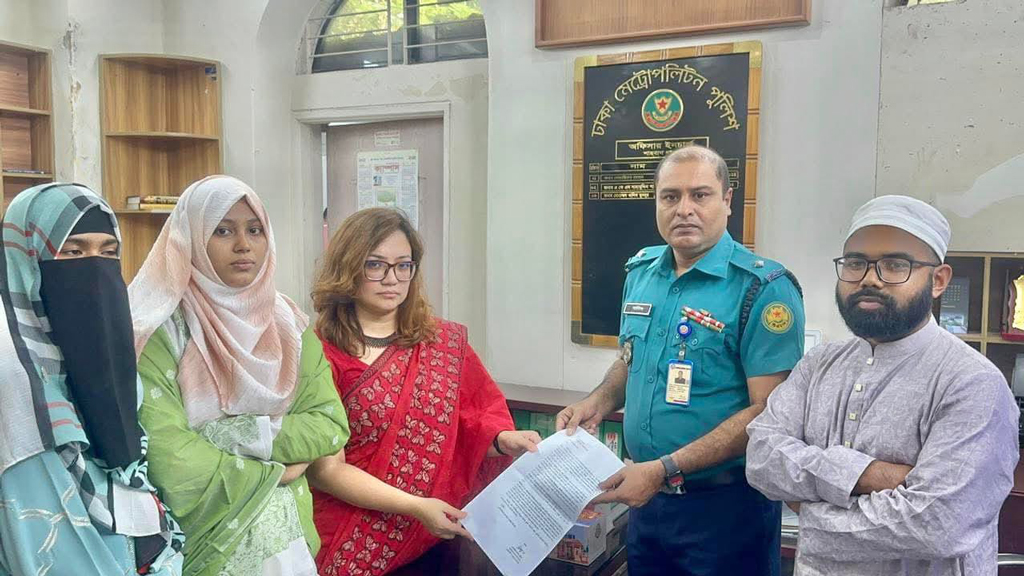 ছবি এডিট করে ফেসবুকে প্রচারের ঘটনায় মামলা করলেন ঢাবি শিক্ষক মোনামি