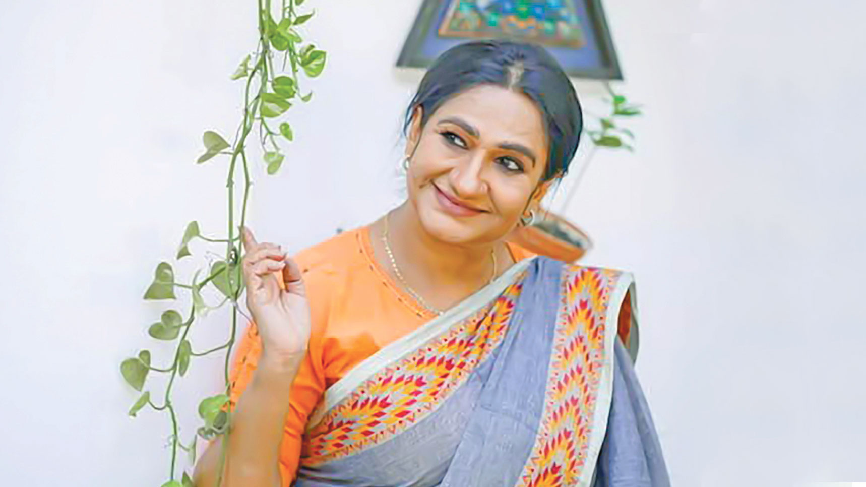 ওটিটি নিয়ে আক্ষেপ: নাটকেই ভালো আছেন মনিরা মিঠু