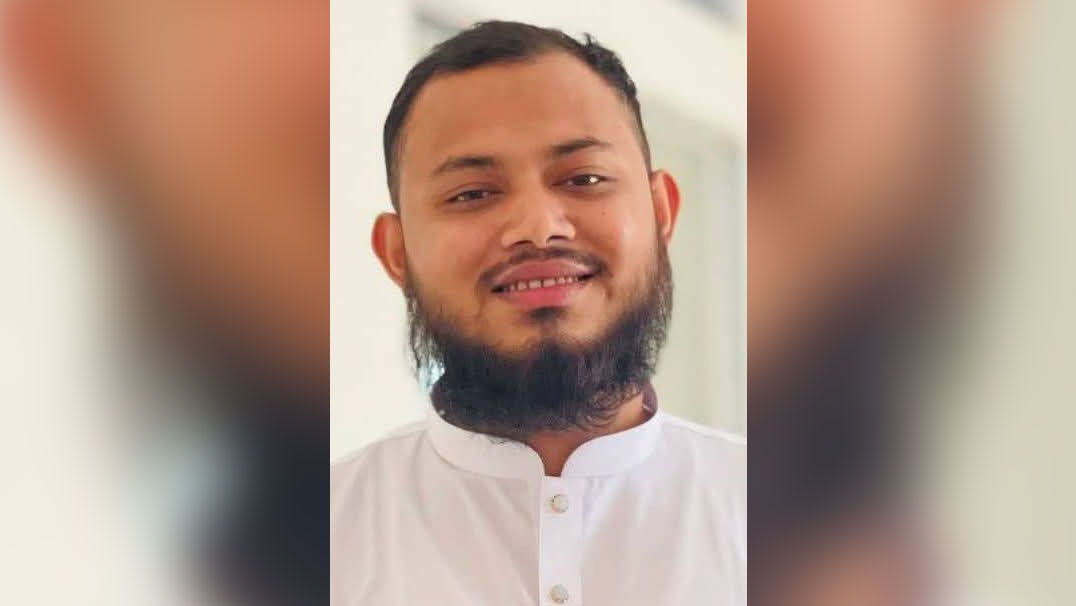 বাসের সঙ্গে মুখোমুখি সংঘর্ষে অটোরিকশার যাত্রী মাদ্রাসাছাত্র নিহত