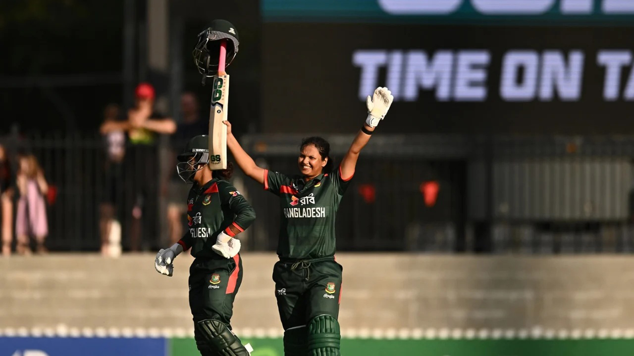 মোস্তারির সেঞ্চুরিও বাংলাদেশের কাজে এল না, সিরিজ অস্ট্রেলিয়া