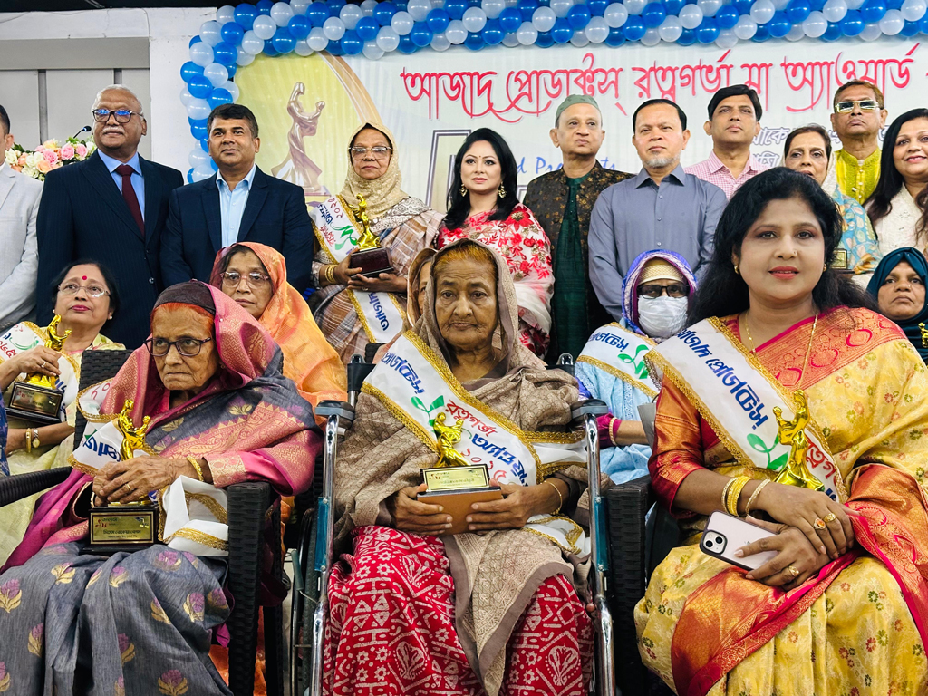 কুমিল্লার তাহমিনা বেগম চৌধুরী পেলেন ‘রত্নগর্ভা মা’ অ্যাওয়ার্ড
