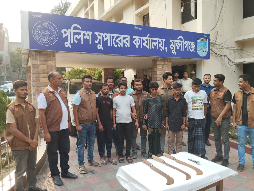 মাওয়া এক্সপ্রেসওয়েতে ব্যারিকেড দিয়ে ডাকাতির চেষ্টা, গ্রেপ্তার ৫