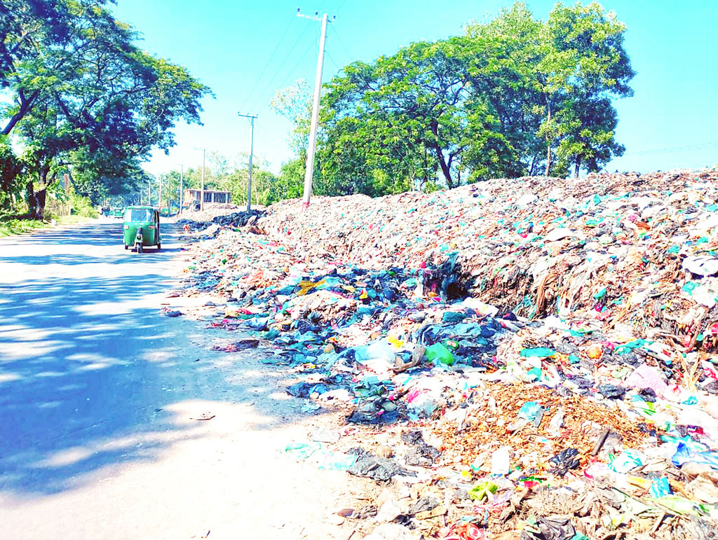 পটিয়া পৌরসভা: যেন ময়লার বেড়িবাঁধ ৩৫ বছরের ভোগান্তি