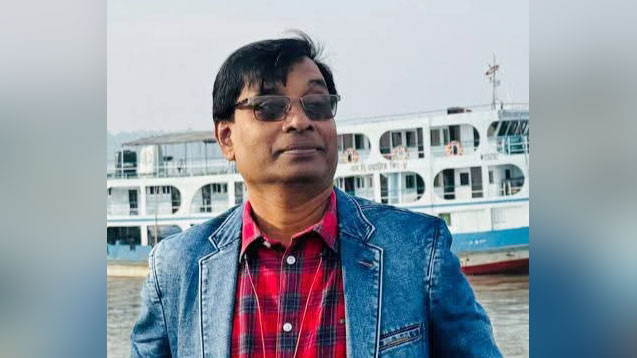 সব কাজেই টাকা চাই তাঁর