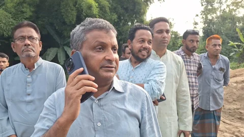 ‘মামলা করে দেন,’ খালের পাড় কাটা দেখে ক্ষুব্ধ এমপির এসি ল্যান্ডকে ফোন