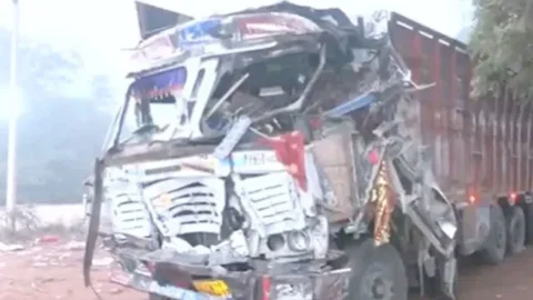 এবার মধ্যপ্রদেশে মন্দিরের সামনে ভক্তদের চাপা দিল ট্রাক, নিহত ১৩ 