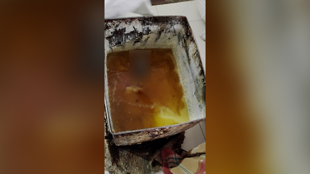 বেকারির ডালডায় মিলল মরা ইঁদুর