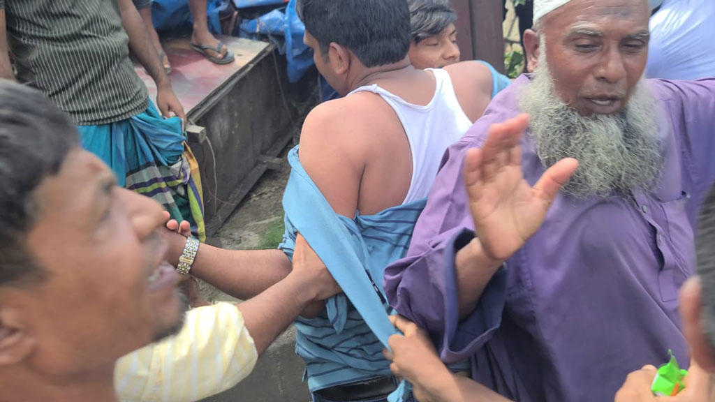 শ্রীপুরে অবৈধ স্থাপনা উচ্ছেদ অভিযানে মারধরের শিকার সওজ কর্মী