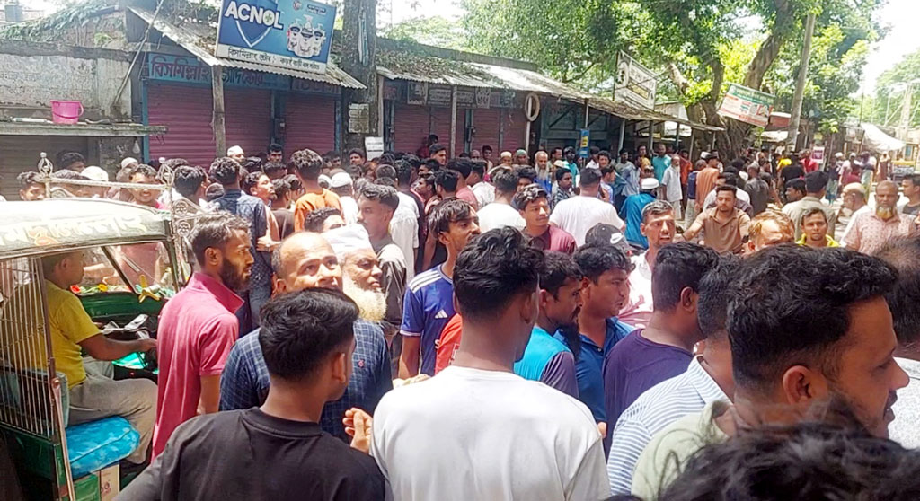 মুরাদনগরে বাড়ি ঘেরাও করে মা-ছেলেসহ ৩ জনকে পিটিয়ে হত্যা