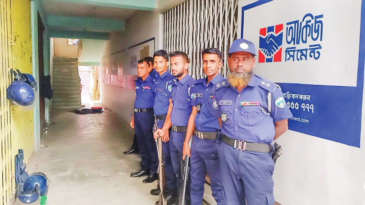 মুরাদনগরে গ্রাম পুরুষশূন্য, মামলা হয়নি, আটক নেই