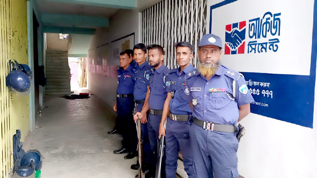 মুরাদনগরে একই পরিবারের ৩ খুনের ঘটনায় মামলা হয়নি, আটকও নেই