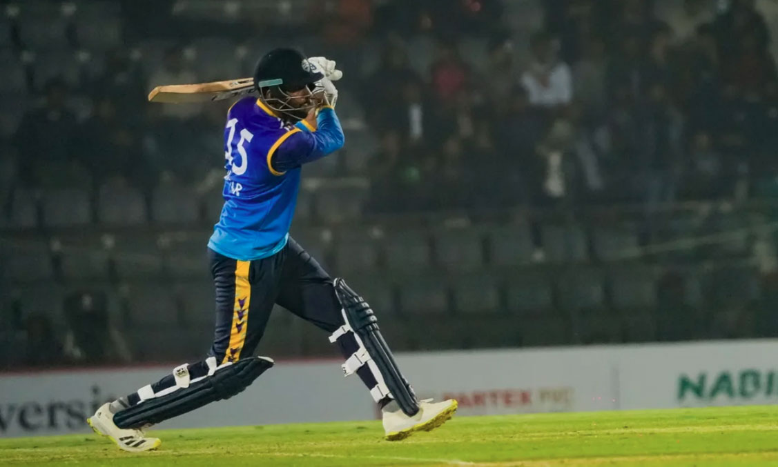 নোয়াখালী এক্সপেসকে হারিয়ে জয়ে শুরু চট্টগ্রামের