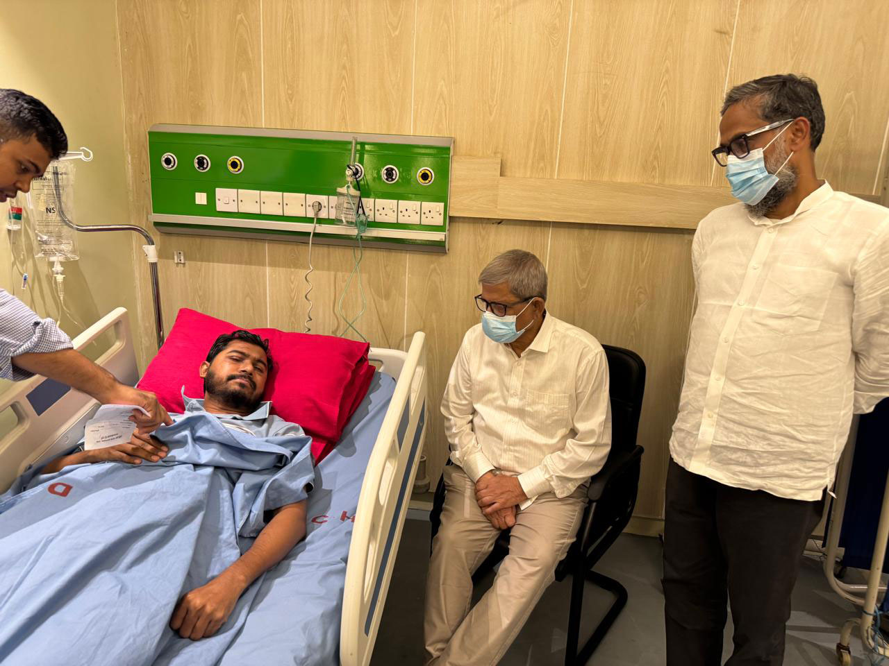 নুরকে দেখতে গেলেন মির্জা ফখরুল