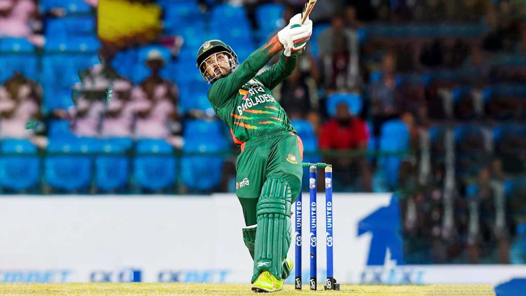 পাকিস্তানের বিপক্ষে বাঁচা-মরার ম্যাচে ফিরলেন মিরাজ