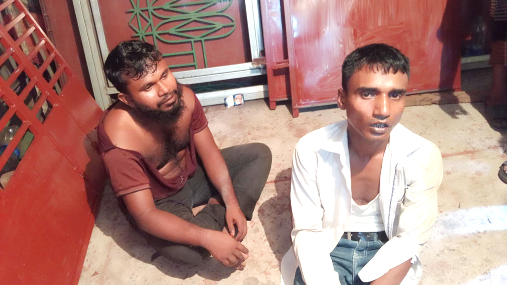 অটোরিকশা চুরি করতে গিয়ে জনতার হাতে দুই চোর ধরা