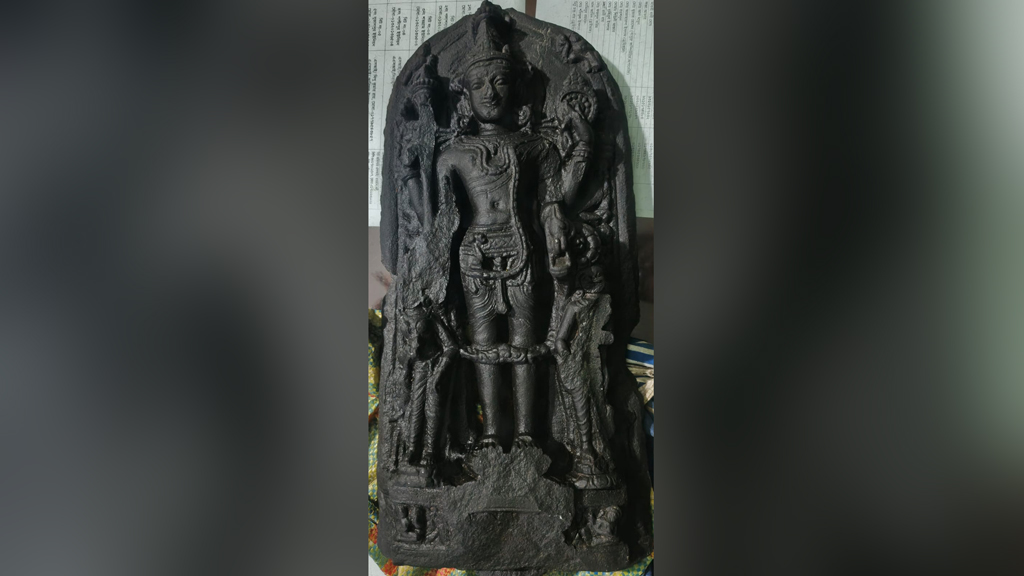 দিনাজপুরে প্রাচীন বিষ্ণুমূর্তি উদ্ধার, গ্রেপ্তার ২