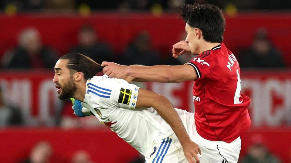 আর্জেন্টিনার ফুটবলারকে লাল কার্ড দেখানোয় খেপেছেন কোচ