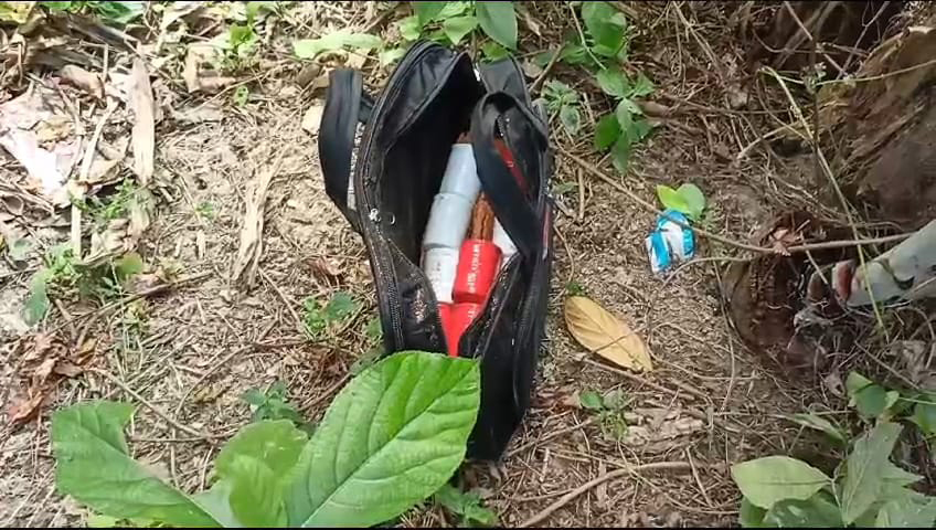 ডামুড্যা ১২৩টি হাতবোমা নিষ্ক্রিয় করল ডিএমপির ডিসপোজাল ইউনিট। আজকের পত্রিকা