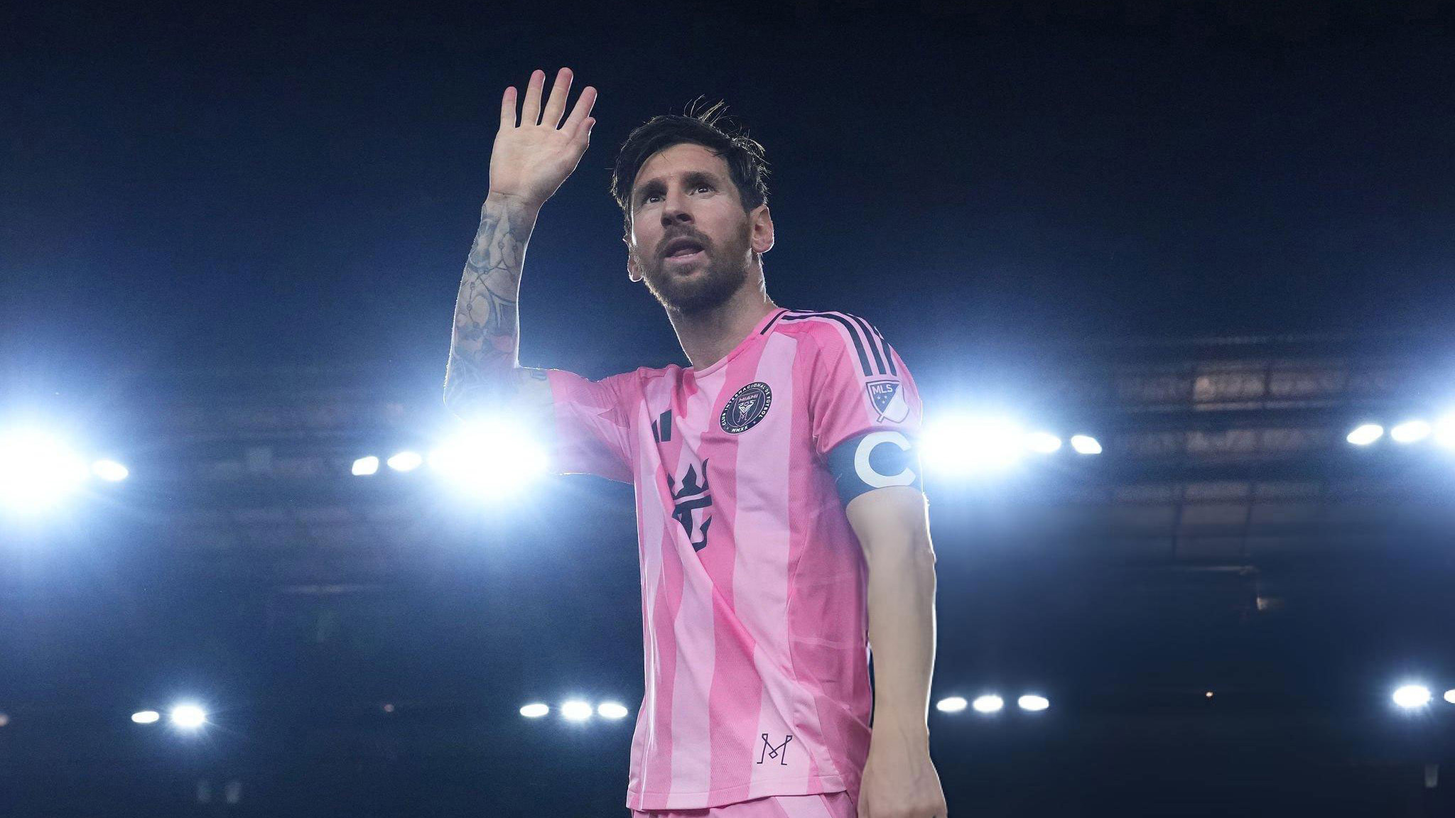 দুঃসংবাদ দিলেন মেসি