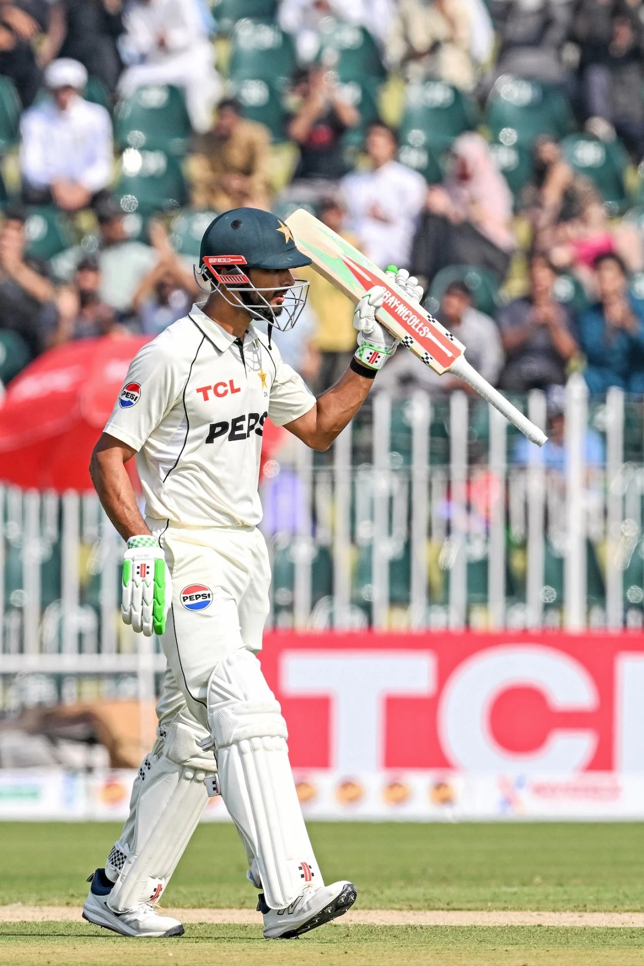 অধিনায়কের সেঞ্চুরি মিস, অস্বস্তিতে দিন পার পাকিস্তানের